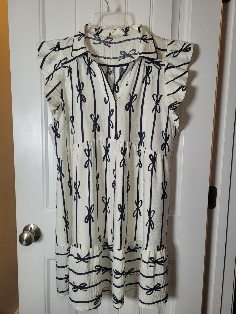 Women’s Cream Ruffle Sleeve Bow-Print Tunic dress by Umgee.  Size L